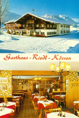 Traditionelles Alpen-Gasthaus und gemütliches Restaurantinterieur im Gasthaus Riedl in Kössen im Winter