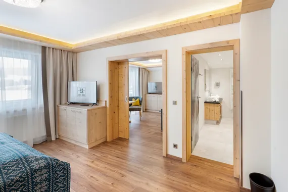 Suite_Heimatgefuehl_Hotel_Riedl_in_Koessen_Tirol__c__Foto_Gretter__11_.jpg