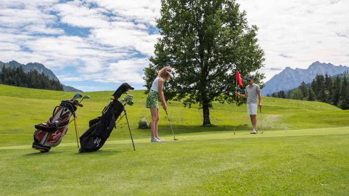 Kaiserwinkl-Sommer-Sommeraktivitaeten-Golf-Golfen-Golfplatz-Kaiserwinkl-Laerchenhof-Koessen-9.jpg