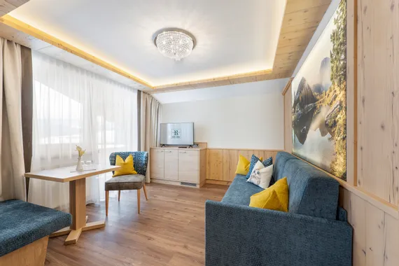 Suite_Heimatgefuehl_Hotel_Riedl_in_Koessen_Tirol__c__Foto_Gretter__4_.jpg
