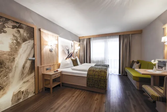 Doppelzimmer_Kat._A2_Unterberg_im_Hotel_Riedl_Koessen_Tirol__C__Florian_Egger__2_.jpg