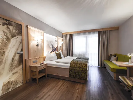 Doppelzimmer_Kat._A2_Unterberg_im_Hotel_Riedl_Koessen_Tirol__C__Florian_Egger__2_.jpg