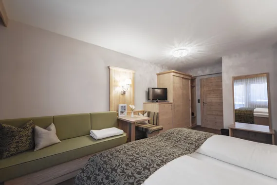 Doppelzimmer_Kat._A2_Unterberg_im_Hotel_Riedl_Koessen_Tirol__C__Florian_Egger__4_.jpg