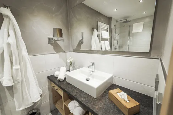 Doppelzimmer_Kat._A2_Unterberg_im_Hotel_Riedl_Koessen_Tirol__C__Florian_Egger__1_.jpg