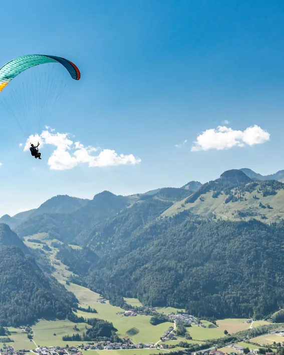 Kaiserwinkl-Urlaub-Sommer-Aktivitaeten-Paragliding-Koessen.jpg